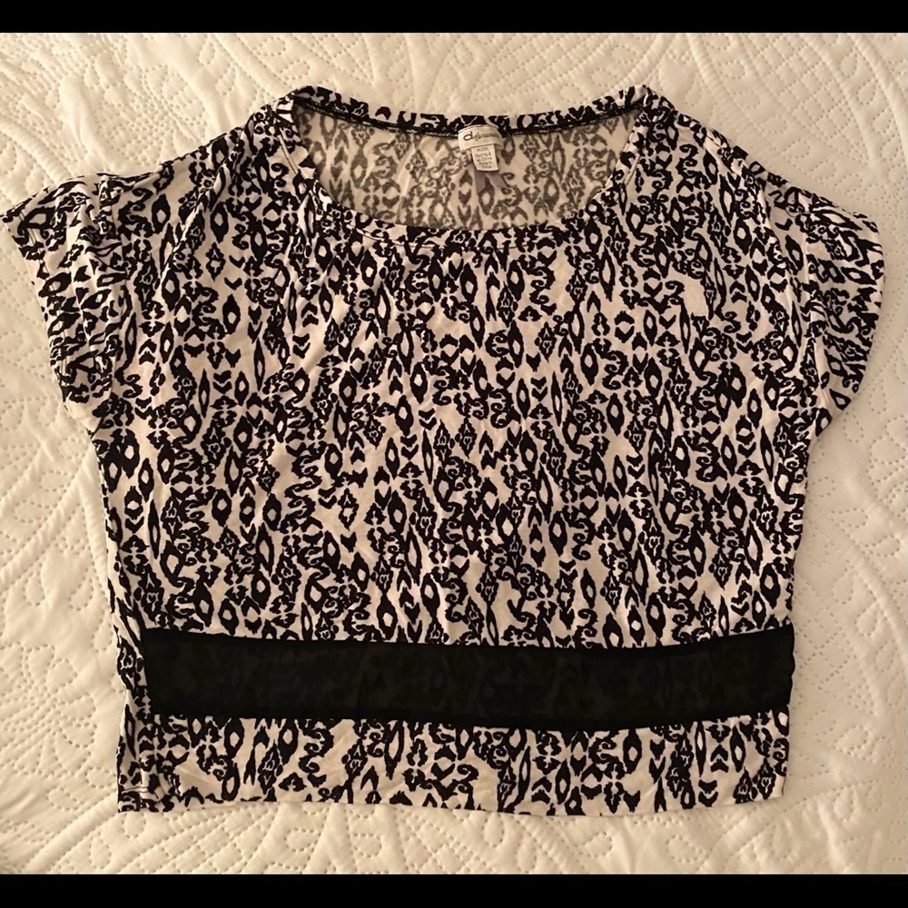 DYNAMITE black and white semi-cropped shirt!